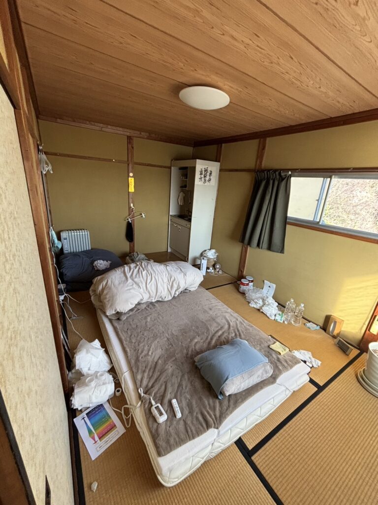 遺品整理ビフォー・寝室
