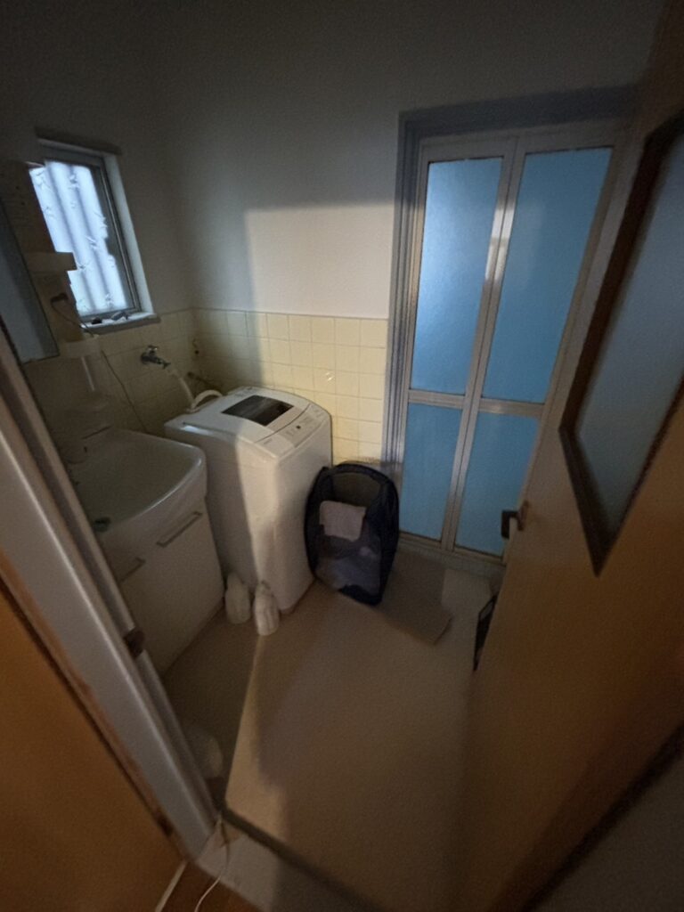 遺品整理ビフォー・洗面所
